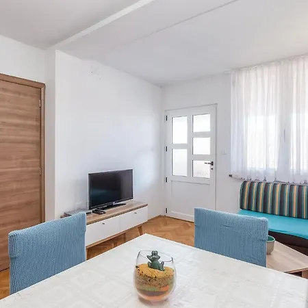 Apartment Ivana B4 N2 *